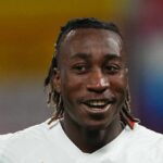 Yan Diomande reaguje