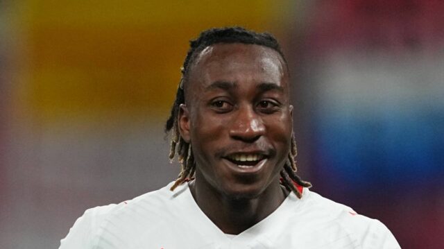 Yan Diomande reaguje 