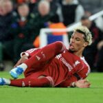 Hugo Ekitike víťazí v bolestiach