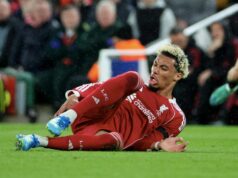 Hugo Ekitike posiela vzdorný odkaz, keď hviezda Liverpoolu opúšťa nemocnicu po zranení Achilla Hugo Ekitike víťazí v bolestiach