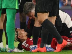 Hugo Ekitike uštedril Liverpoolu obrovskú ranu zranením, keď útočník vzlietol na nosidlách proti PSG Hugo Ekitike sa proti PSG zranil