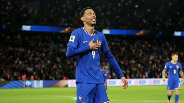 Hugo Ekitike vypadol z majstrovstiev sveta vo futbale 2026 s veľkým zranením do Francúzska - Správy
