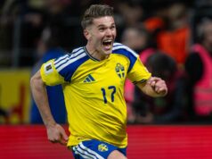 Hviezda Arsenalu Viktor Gyokeres nasleduje Colea Palmera a Kyliana Mbappeho s obchodným ťahom Viktor Gyokeres zo Švédska oslavuje 26. marca 2026 po strelení prvého gólu tímu počas zápasu play-off európskej kvalifikácie majstrovstiev sveta 2026 medzi Ukrajinou a Švédskom na štadióne Ciutat de Valencia v španielskej Valencii. (Foto: David Aliaga/NurPhoto cez Getty Images)