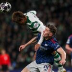 LISABON, PORTUGALSKO - 7. apríla: Hidemasa Morita zo Sporting CP vyššie vedie loptu počas štvrťfinálového zápasu prvej časti Ligy majstrov UEFA 2025/26 medzi Sporting Clube de Portugal a Arsenal FC na Estadio Jose Alvalade 7. apríla 2026 v portugalskom Lisabone. (Foto: Carlos Rodrigues/Getty Images)