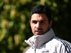 Hviezda Arsenalu sa predčasne vracia po zranení v masívnej podpore v boji o titul pre Mikela Artetu Tréner Arsenalu Mikel Arteta počas tréningu.