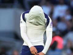 Hviezda Brightonu vysvetľuje, ako pod vedením Roberta De Zerbiho využili jednu kľúčovú slabinu Tottenhamu Xavi Simons vyzerá skľúčene počas zápasu Premier League medzi Tottenhamom Hotspur a Brighton & Hove Albion