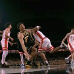 Yaxel Lendeborg z Michiganu odišiel z Final Four v bolestiach po prejazde jazdným pruhom proti Arizone.