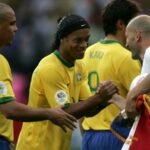 Hviezda PSG Khvicha Kvaratskhelia si vyberá medzi Zinedinom Zidanom a Ronaldinhom