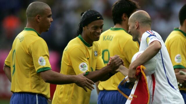 Hviezda PSG Khvicha Kvaratskhelia si vyberá medzi Zinedinom Zidanom a Ronaldinhom
