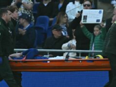 Hviezda Premier League Jarrad Branthwaite v slzách po hororovom zranení počas súboja s Liverpoolom Jarrad Branthwaite