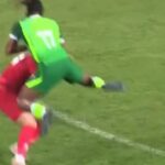 Alex Iwobi bol vylúčený v priateľskom zápase počas hry za Nigériu po zúrivej reakcii na zákrok