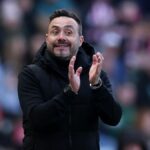 Roberto De Zerbi, manažér Tottenhamu Hotspur, tlieska počas zápasu Premier League medzi Sunderlandom a Tottenhamom Hotspur na Stadium of Light 12. apríla 2026 v Sunderlande v Anglicku.