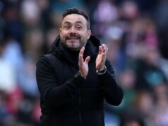 Hviezda Premier League unikla zákazu pre súboje Tottenhamu a Chelsea, pretože sa vyhli scenáru nočnej mory Roberto De Zerbi, manažér Tottenhamu Hotspur, tlieska počas zápasu Premier League medzi Sunderlandom a Tottenhamom Hotspur na Stadium of Light 12. apríla 2026 v Sunderlande v Anglicku.