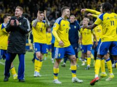 Hviezda Tottenhamu v slzách počas medzinárodných služobných hodín pred spojením s Robertom De Zerbim Gabriel Gudmundsson oslavuje švédsku kvalifikáciu na majstrovstvá sveta