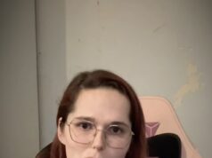 Hviezda Trans šípok sa rozpadá v slzách a tvrdí, že bola „odišla do dôchodku“, pretože transgender hráčky majú zakázaný vstup na ženské podujatia v rámci zásadnej zmeny pravidiel Noa-Lynn van Leuven zdieľala svoje trápenie z toho, že jej takmer zakázali súťažiť v šípkach