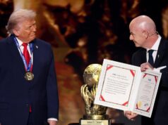 Hviezda majstrovstiev sveta riskuje hnev Donalda Trumpa komentárom k cene za mier FIFA WASHINGTON, DC – 5. DECEMBER: Gianni Infantino, prezident FIFA, odovzdáva cenu FIFA za mier pre amerického prezidenta Donalda Trumpa počas oficiálneho žrebovania FIFA World Cup 2026 v John F. Kennedy Center for the Performing Arts 5. decembra 2025 vo Washingtone, DC. (Foto Hector Vivas – FIFA/FIFA cez Getty Images)