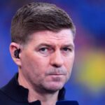 Steven Gerrard sa pozerá