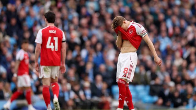 Hviezdy Arsenalu Declan Rice a Martin Odegaard boli povolaní za to, že v Man City nedokázali hrať
