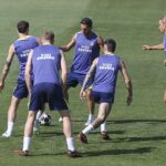 Hráči Atlética Madrid trénujú v pondelok pred semifinále Ligy majstrov proti Arsenalu