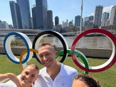 Ian Thorpe predvádza svoj úžasný úbytok hmotnosti, keď sa pripojí k ostatným austrálskym olympionikom pred hrami v Brisbane Ian Thorpe tento týždeň pózuje s olympioničkami Ninou Kennedy a Jess Fox v Brisbane