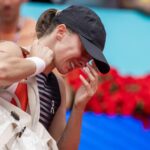 Iga Swiatek odchádza z Madrid Open v slzách po lekárskej kontrole na kurte