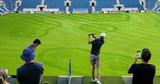 Ihrisko Premier League s kapacitou 52 000 miest, ktoré sa má zmeniť na driving range | Futbal | Šport
