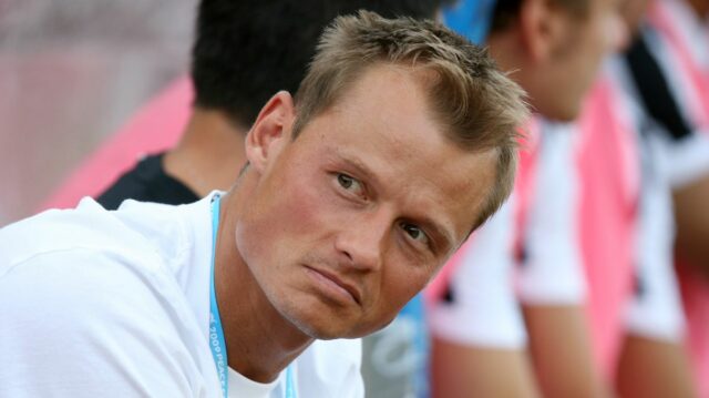 Ikona Arsenalu David Seaman vzdáva hold „skvelému priateľovi“ Alexovi Manningerovi Na snímke Alex Manninger