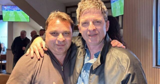 Ikona Premier League po fotke s Noelom Gallagherom na nepoznanie | Futbal | Šport
