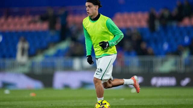 Inter sa „veľmi zaujíma“ o obrancu Barcelony o potenciálnu výmenu
