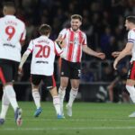 Ryan Manning zo Southamptonu oslavuje