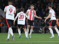 Ipswich omráčil Southampton, aby pripravil trojstranné finále o postup na šampionát Ryan Manning zo Southamptonu oslavuje