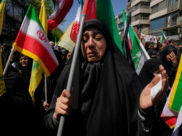 Iránci demonštrovali po celej krajine na počesť zosnulého vodcu Alího Iránci demonštrovali po celej krajine na počesť zosnulého vodcu Alího Chameneího | Americko-izraelská vojna proti Iran News