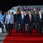 Iránska vojna naživo: Teheránsky FM v Islamabade; USA tvrdia, že vyslanci odcestujú na rokovania