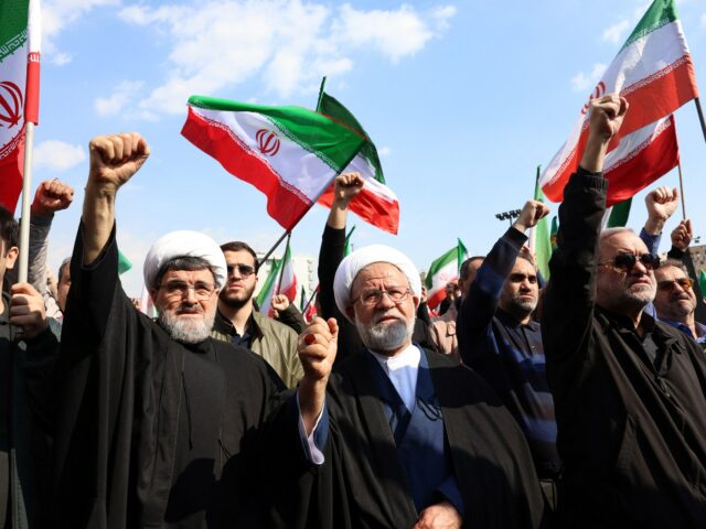 Iránske úrady čakajú na „víťazstvo“ vo vojne, keď si stúpenci pripomínajú výročie 1979 | Americko-izraelská vojna proti Iran News
