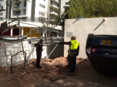 Iránsky raketový útok poškodil autá a ulice v Izraeli | Americko-izraelská vojna proti Iran News Iránsky raketový útok poškodil autá a ulice v Izraeli | Americko-izraelská vojna proti Iran News