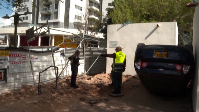 Iránsky raketový útok poškodil autá a ulice v Izraeli | Americko-izraelská vojna proti Iran News
