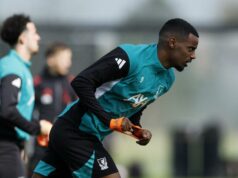 Isak bol po dlhej absencii zranení menovaný do zostavy Liverpoolu pre PSG Isak bol po dlhej absencii zranení menovaný do zostavy Liverpoolu pre PSG