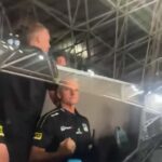 Tréner Penrith Panthers urobil počas piatkového nočného zápasu na štadióne Accor gesto ľavice