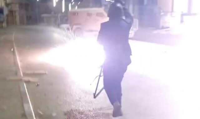 Izraelské sily strieľajú omračujúce granáty na novinárov v okupovanom Nábuluse Izraelské sily strieľajú omračujúce granáty na novinárov v okupovanom Nábuluse | Newsfeed