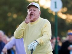 Jack Nicklaus takmer zasiahol patrónov Masters chybným slávnostným odpalom z týčka Jack Nicklaus takmer zasiahol patrónov Masters chybným slávnostným odpalom z týčka