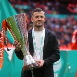 Jack Wilshere VYHRÁVA svoju prvú trofej ako manažér, keď Luton porazil Stockport 3:1 vo finále EFL Trophy - napriek tomu, že bol predtým vyradený zo súťaže!