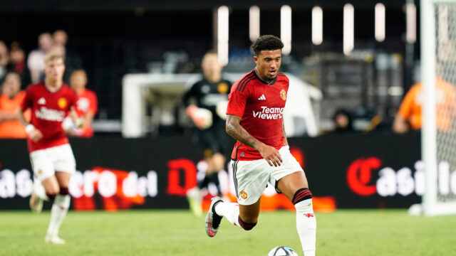 Jadon Sancho odpadol pre zranenie ramena, ktoré by mohlo ovplyvniť koniec sezóny Aston Villy
