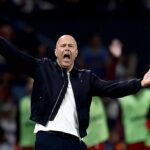 Jamie Carragher tvrdil, že tréner Liverpoolu Arne Slot sa proti PSG