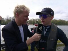 Jamie Laing bol nútený ospravedlniť sa po tom, čo vyhral Boat Race, čox prisahal počas živého rozhovoru Jamie Laing (vľavo) robil rozhovor s kormidelníkom víťazného tímu Oxfordu v pretekoch ženských lodí