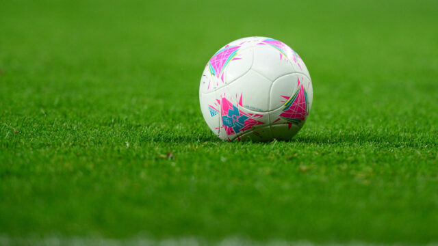 Jason Wilcox oficiálne dostáva poctu od FA
