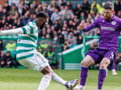 Je Celtic vs St Mirren v televízii? Kanál, priamy prenos a čas začiatku Kelechi Iheanacho z keltských bitiek s Declanom Johnom zo St Mirren počas William Hill Premiership medzi Celtic a St. Mirren v Celtic Parku 11. apríla 2026 v Glasgowe v Škótsku.