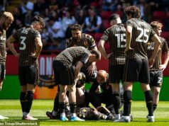 Je tento futbalista s najväčšou smolou? Dvadsaťštyriročný stredopoliar utrpel druhé zranenie ACL pri návrate do hry po 424 DŇOCH OUT Eliot Matazo (dole) utrpel roztrhnutie pravého ACL počas sobotňajšej porážky Hullu v Charltone