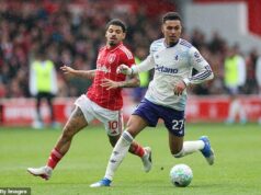 Je to Gibbs-White vs Rogers: Ako môže bitka dvoch Morganovcov rozhodnúť o európskom osude Nottingham Forest a Aston Villa… a dôvody, prečo anglický šéf Thomas Tuchel hodnotí jedno, ale nie druhé Morgan Rogers (vpravo) a Morgan Gibbs-White (vľavo) sú kľúčoví muži pre Aston Villu a Nottingham Forest a mohli by rozhodnúť o baráži Európskej ligy.
