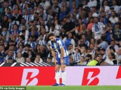 Je to najhorší vlastný gól EVER? Nottingham Forest si užíva darček od hviezdy Porta, pretože šokujúca chyba udržuje kampaň Európskej ligy pri živote Martim Fernandes nemohol uveriť čudnému vlastnému gólu, ktorý strelil proti Nottinghamu Forest