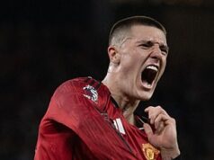 „Je to stroj!“ Benjamin Sesko nalieha na spoluhráčov z Man United, aby sa od skúseného stredopoliara pred letným odchodom z klubu naučili všetko, čo môžu. Sesko strelil v pondelok rozhodujúci gól United